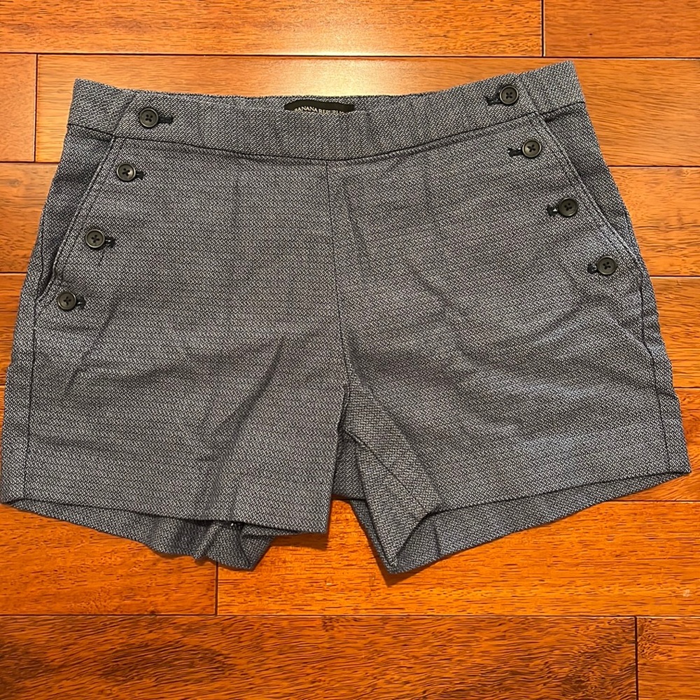 Banana Republic buttoned shorts